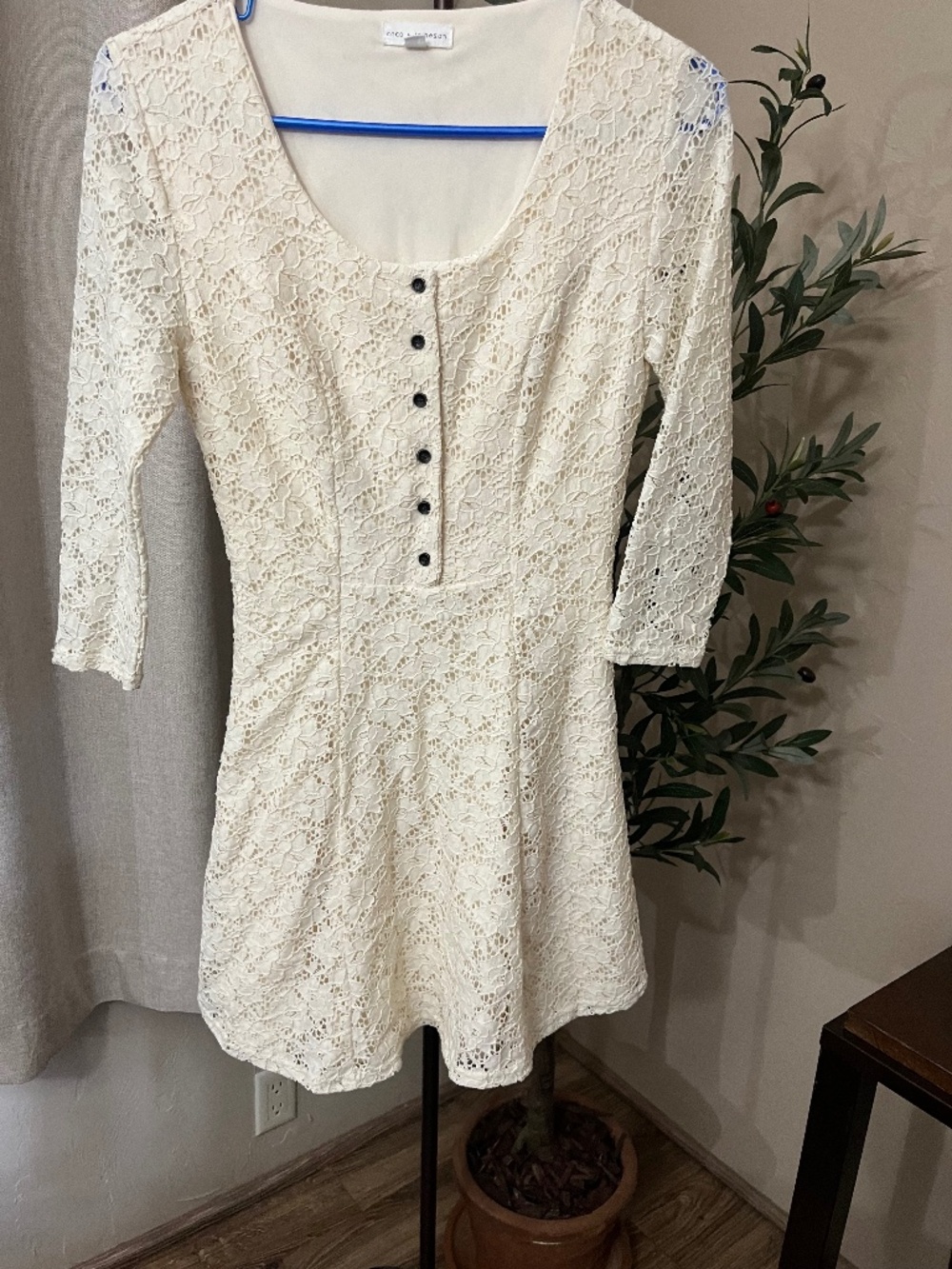 Coco & Jameson Junior Cream Lace Dress Size Small